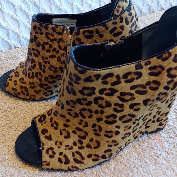 NWOT Faux Calf Hair Wedge Peep Toe Bootie, Leopard Print - Picture 4 of 9